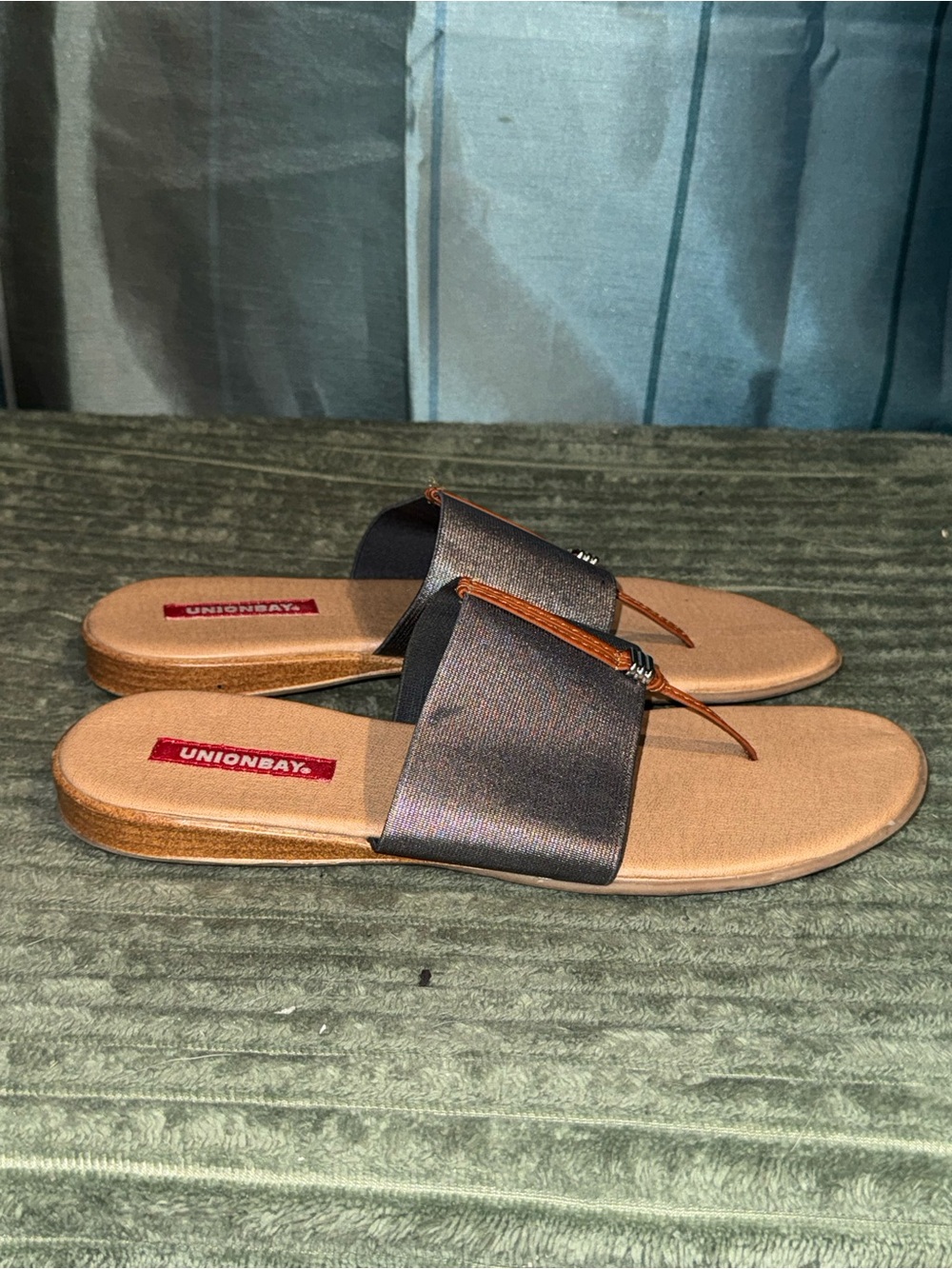 UNIONBAY Black and Tan Slide Sandals with Toe Loop
